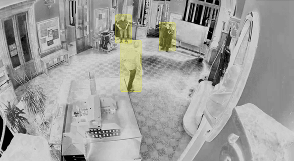 Telecamere per monitorare le distanze sociali, così la scuola combatte il Covid con le nuove tecnologie