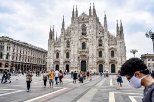 Lombardia, mascherina obbligatoria all’aperto fino al 14 luglio Lombardia, mascherina obbligatoria all’aperto fino al 14 luglio