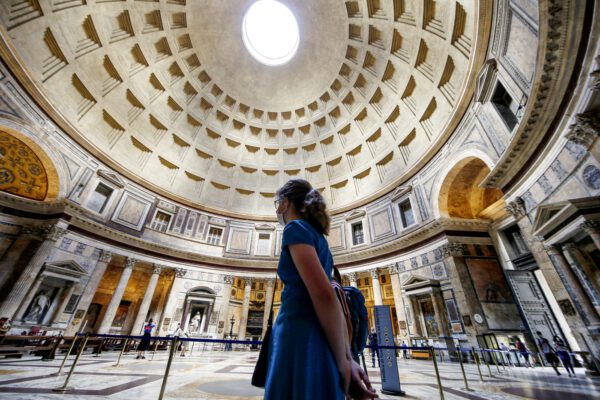 Roma, prima giornata di ingressi a pagamento al Pantheon. Sangiuliano: “Successo oltre previsioni”