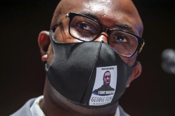 Caso Floyd, il fratello al Congresso: “George è morto per 20 dollari” Caso Floyd, il fratello al Congresso: “George è morto per 20 dollari”