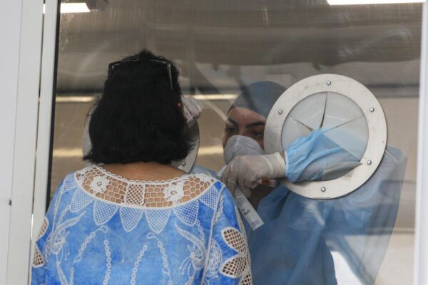 Mondragone, un solo contagiato fuori dalla zona rossa: “Spiagge deserte? Colpa della stampa”