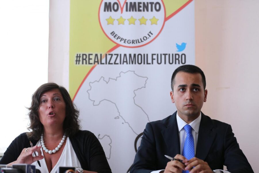 Foto LaPresse – Marco Cantile
Napoli, 15/07/2015 
Politica
Conferenza stampa del M5S con Luigi Di Maio e Valeria Ciarambino, sull’inquietante scenario di affari e criminalità sull’acqua in Campania e sulle indagini della magistratura napoletana sul clan dei casalesi e i noti esponenti politici casertani
Nella foto: Valeria Ciarambino, Luigi Di Maio