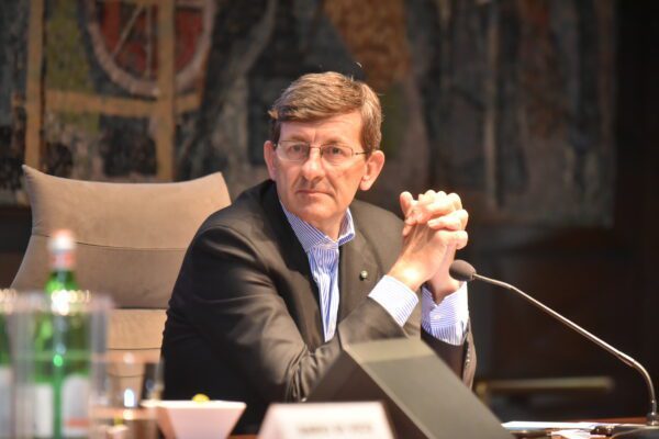 Colao presenta il piano della task force a Conte, 6 punti per rilancio