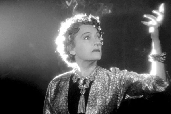 Il bivio della crisi, non cadiamo nella nostalgia del passato ma immaginiamo il futuro