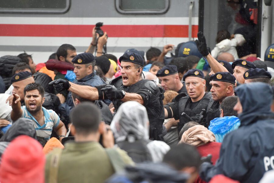 La rotta della violenza, la via pericolosa dei profughi che sognano un posto sicuro in Europa