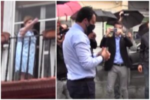 Fiori di Salvini a poliziotto ucciso, protesta dai balconi a Napoli: “Non strumentalizzare, vai via”