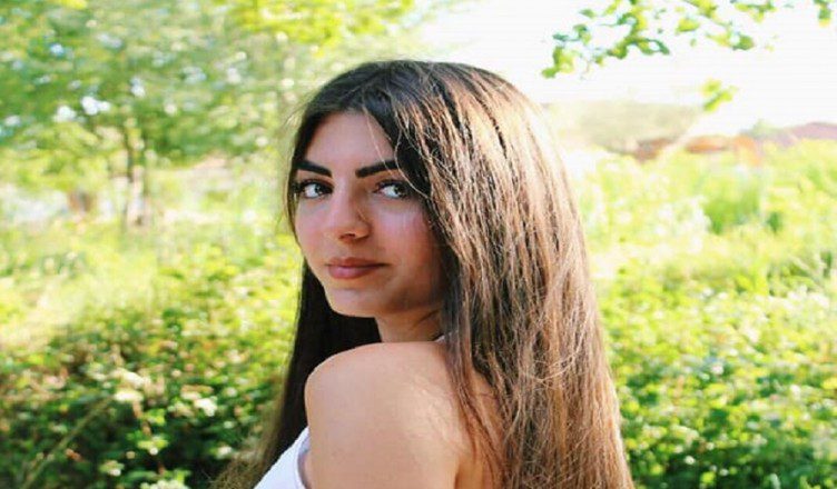 Muore in un incidente stradale, Stella ottiene diploma di maturità grazie ai suoi compagni di classe