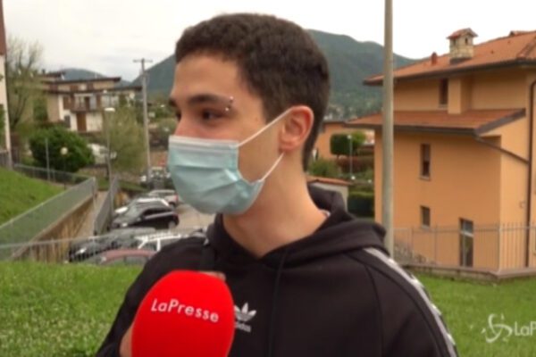 Nembro: Il ritorno a scuola dei maturandi: “È l’ultimo giorno, ma sembra il primo”