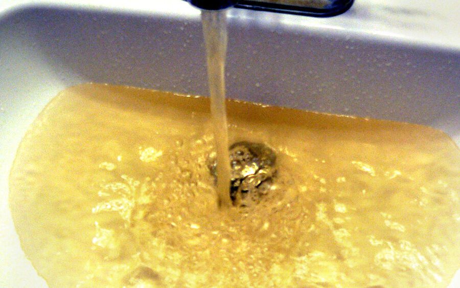 Carcere di Santa Maria Capua Vetere, acqua gialla dai rubinetti