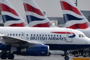 Turisti in quarantena, le compagnie aeree fanno causa al governo inglese Turisti in quarantena, le compagnie aeree fanno causa al governo inglese