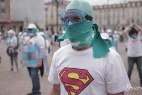 Protesta infermieri di Torino: “Ci sentiamo dimenticati”