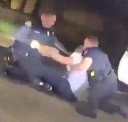 Afroamericano ucciso dalla polizia ad Atlanta, licenziato l’agente che ha sparato