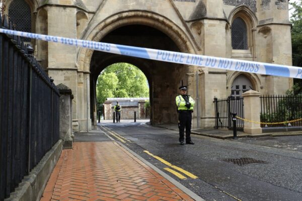 Attacco a Reading, per i 3 morti di Forbury Gardens si indaga per terrorismo