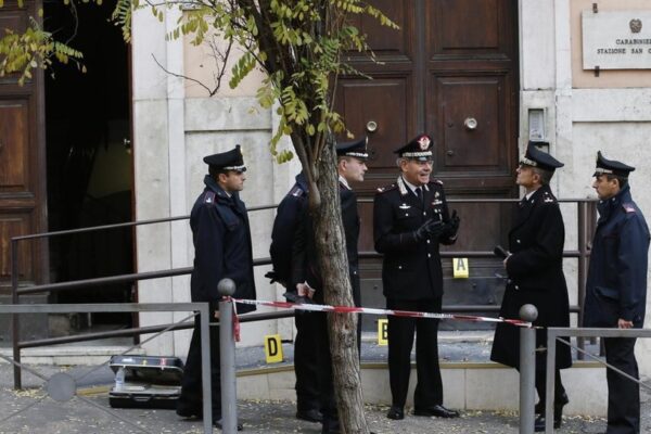 Attentati anarchici, smantellata una cellula con base in un centro sociale di Roma: sette arresti