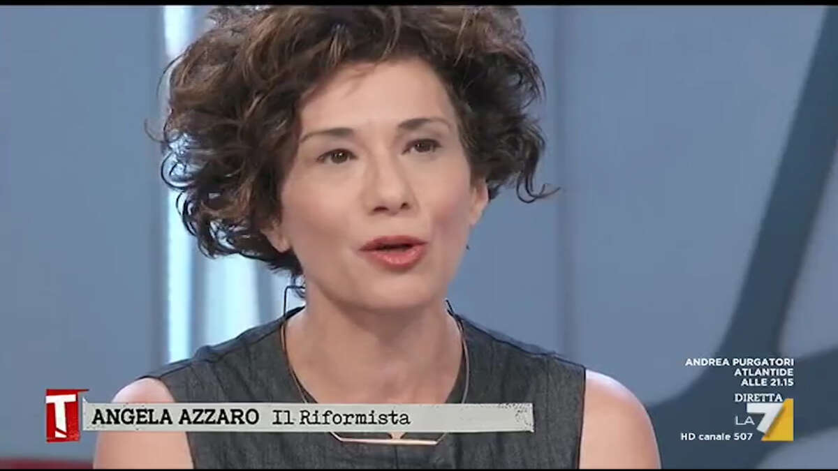 Ciao Angela Azzaro, addio alla giornalista che lottava contro le ingiustizie: “Era un Davide sempre pronta all’attacco contro i Golia”