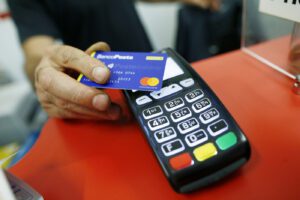 I grillini vogliono eliminare il cash, ma così fanno il solletico alla mafia