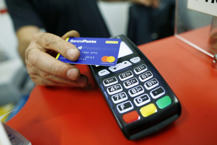 I grillini vogliono eliminare il cash, ma così fanno il solletico alla mafia