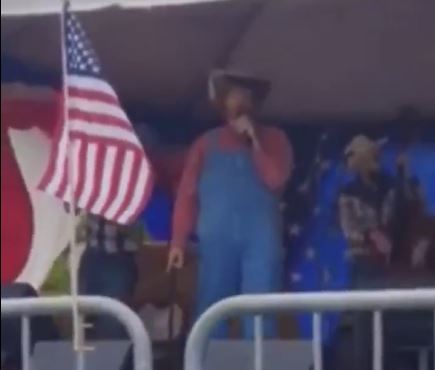 [VIDEO] Si finge estremista di destra e inganna tutti, Sacha Baron Cohen beffa i fan di Trump