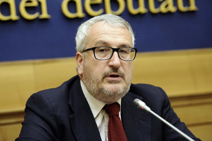 Bobo Craxi investito da una poliziotta che guidava contromano: ricoverato in ospedale