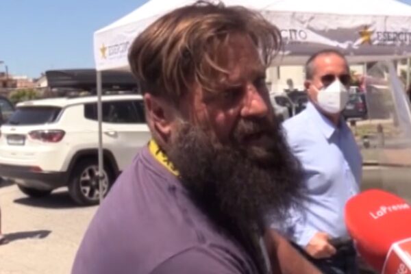 Focolaio Mondragone, i cittadini contro il sindaco: “I bulgari fanno quello che vogliono”