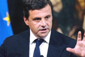 Carlo Calenda a ruota libera: “Renzi voleva essere Macron è finito come Mastella. Di Maio e Bonafede incapaci e incompetenti”