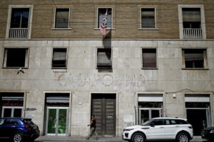 Giorgia rivendica il blitz al Leoncavallo, ma stavolta niente cuoricini: “Quando sgomberi la sede di Casapound?”