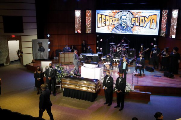 George Floyd, in migliaia a Minneapolis per la commemorazione: “Aveva famiglia, sogni, speranze”