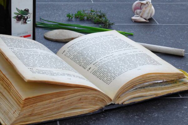 Dalla quarantena nasce #iorestoacasa #acucinare, il ricettario solidale di Bianca Maria Sparano