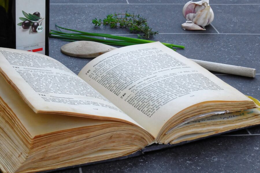 Dalla quarantena nasce #iorestoacasa #acucinare, il ricettario solidale di Bianca Maria Sparano