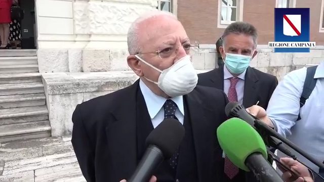 Rientri dall’estero, quarantena obbligatoria in Campania. De Luca: “Isolamento fino a esito tampone”