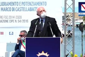 Terapie intensive vuote, De Luca contro gli imbecilli: “I malati dovevamo andarli a prendere in Cina?”