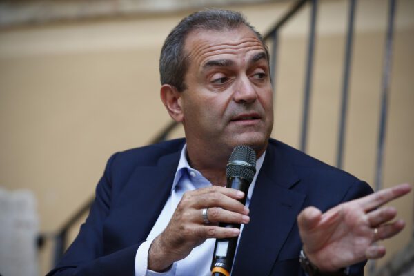 Il piano per la città è diventato il piano elettorale di Luigi de Magistris Il piano per la città è diventato il piano elettorale di Luigi de Magistris