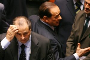 Quando con una telefonata all’alba iniziò la caccia a Berlusconi
