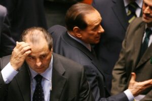 Quando con una telefonata all’alba iniziò la caccia a Berlusconi Quando con una telefonata all’alba iniziò la caccia a Berlusconi