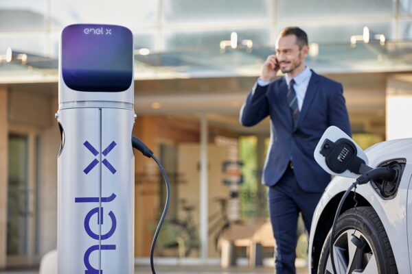 Mobilità elettrica, Enel X triplica i punti di ricarica in Europa