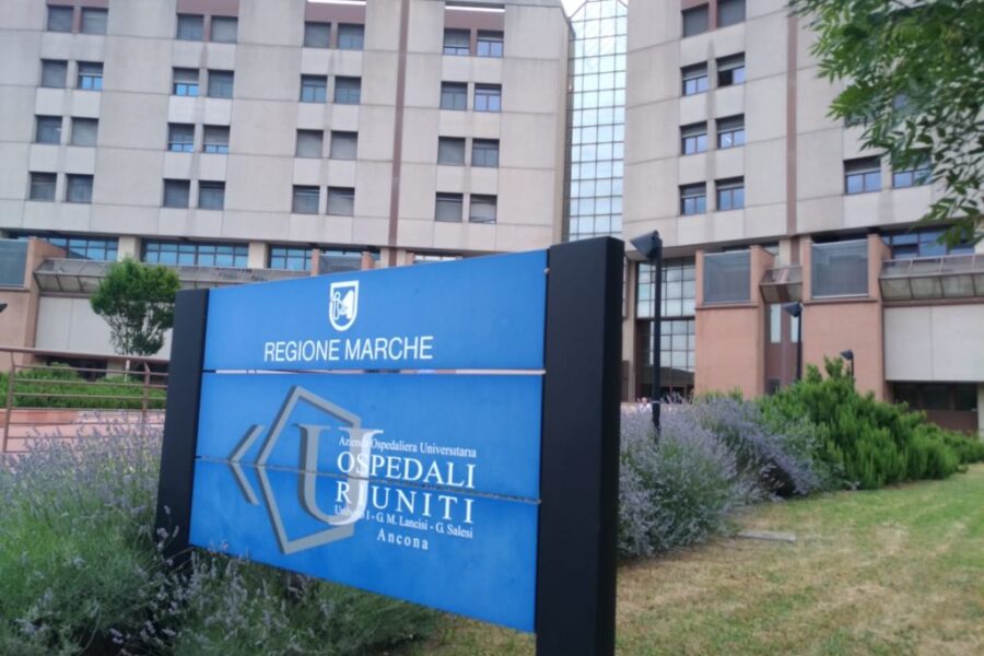 Prepara 90 olive all’ascolana mentre la operano al cervello: intervento riuscito