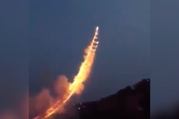 In onore della nonna crea ‘scala’ di fuochi d’artificio per il paradiso