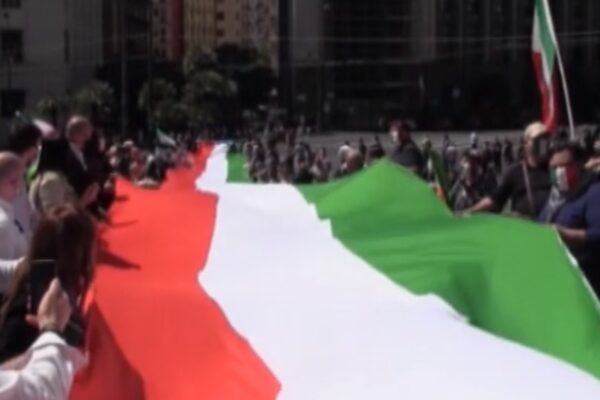 “Camicia nera trionferà”, cori fascisti alla manifestazione del centrodestra