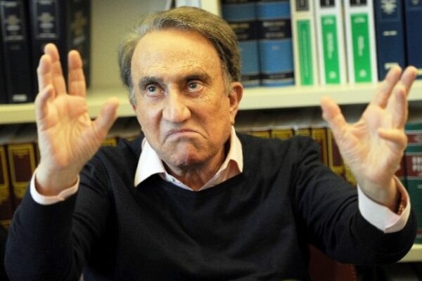 Blitz a Napoli, Emilio Fede arrestato mentre cena con la moglie: “Una cosa terrorizzante”