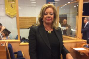 Campania, Flora Beneduce lascia Forza Italia e passa con De Luca Campania, Flora Beneduce lascia Forza Italia e passa con De Luca