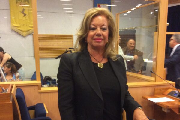 Campania, Flora Beneduce lascia Forza Italia e passa con De Luca