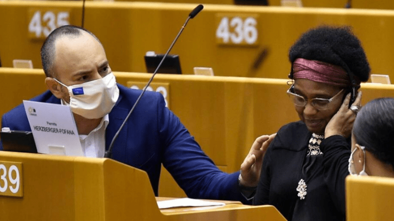 Eurodeputata vittima di violenza razzista dalla polizia, Sassoli: “Il governo belga chiarisca”