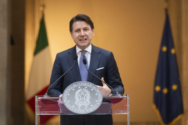 Destra diserta gli Stati Generali, Conte sorpreso: “Villa Pamphili è luogo istituzionale”