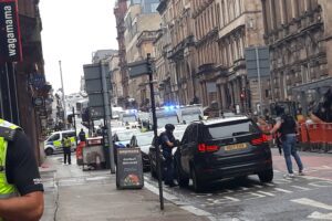 Scozia, attacco nel cuore di Glasgow: tre morti accoltellati, sospettato ucciso dalla polizia