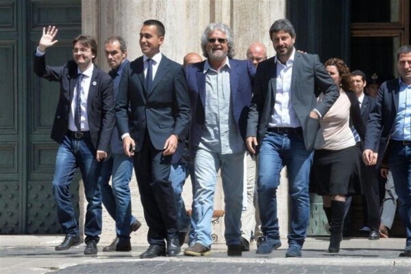 Parlamentari grillini contro i cittadini: emendamenti per affondare proposta di legge da 74mila firme