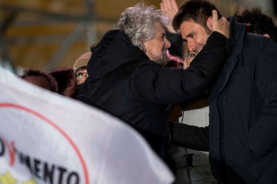 Terremoto nel Movimento 5 Stelle: dopo lo scontro Dibba-Grillo e i soldi in nero, scissione all’orizzonte