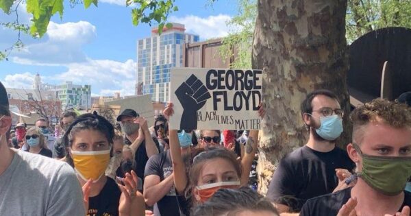 Morte Floyd e la violenza contro i neri, la sociologa: “Divario tra bianchi e afroamericani più ampio che negli anni’60”