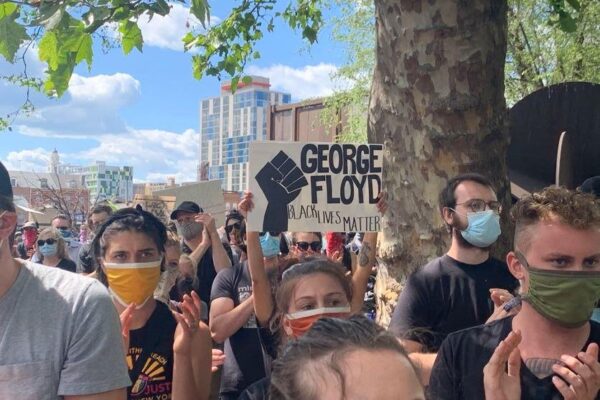 Morte Floyd e la violenza contro i neri, la sociologa: “Divario tra bianchi e afroamericani più ampio che negli anni’60”