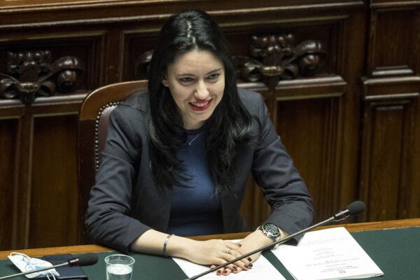 Decreto scuola, le ipotesi per il ritorno a Settembre: “Stiamo mobilitando risorse per oltre 4 miliardi”