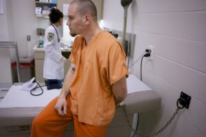 Carceri, il 21% dei detenuti deve rinunciare alle visite mediche